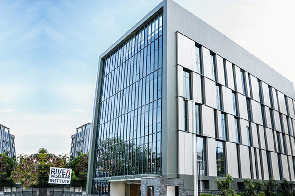 RIVEA Vascular Institute main entrance — modern multi-storey building facade