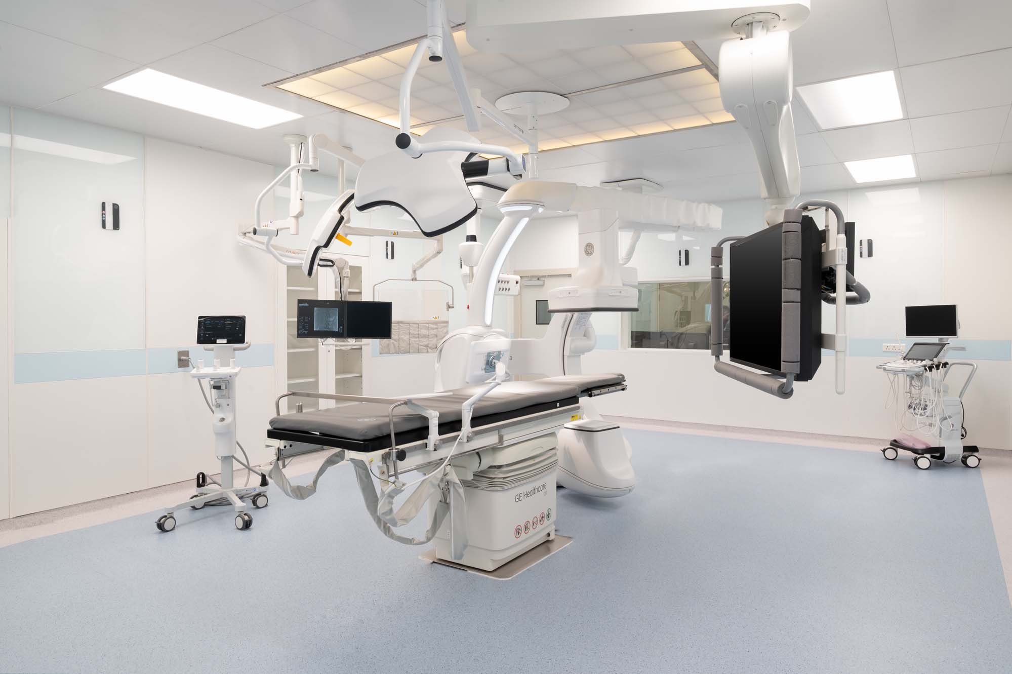 Hybrid operating room featuring Allia IGS 7 imaging system at RIVEA Vascular Institute