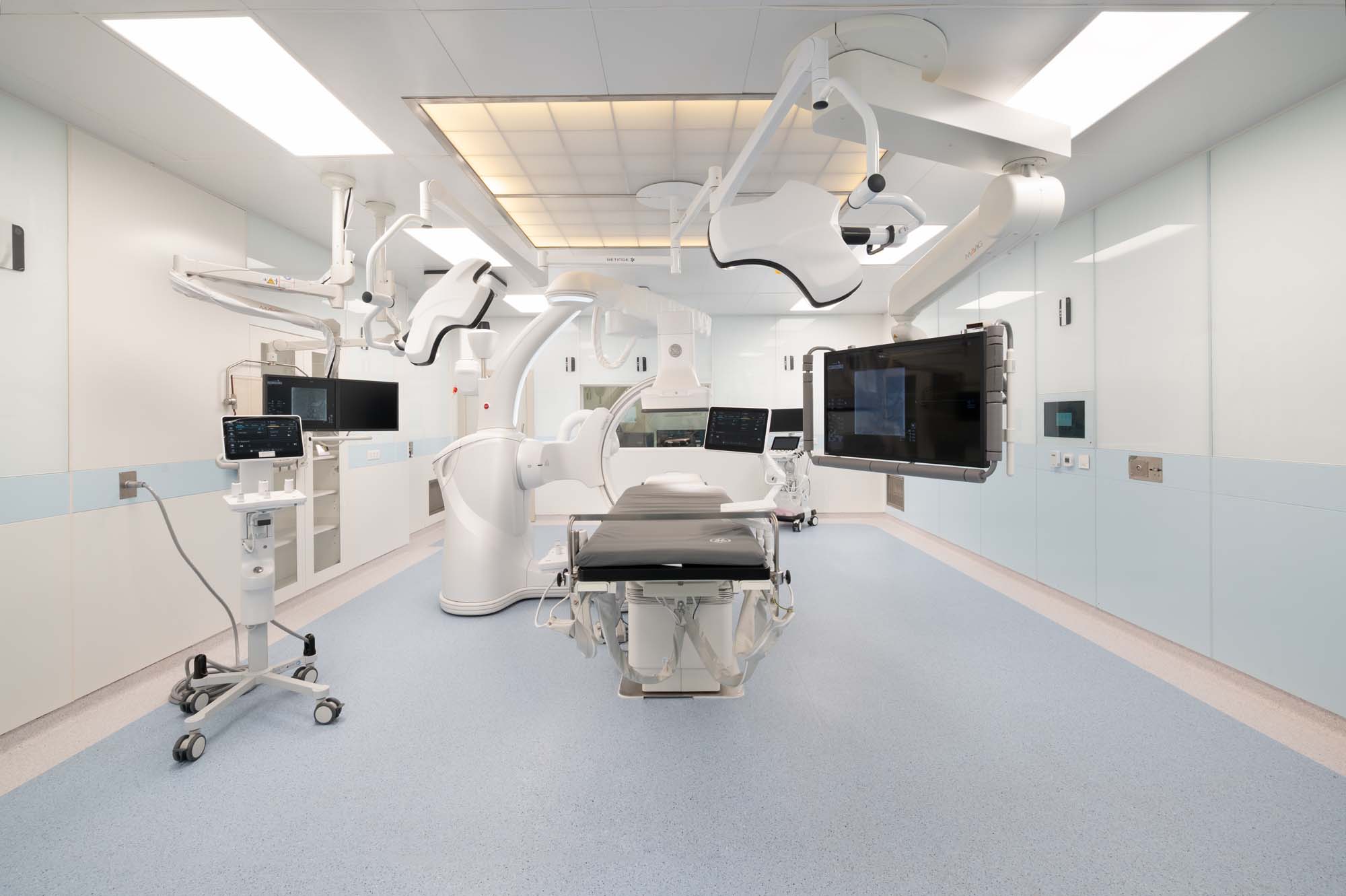 High-tech vascular surgery suite with Allia IGS 7 at RIVEA Vascular Institute