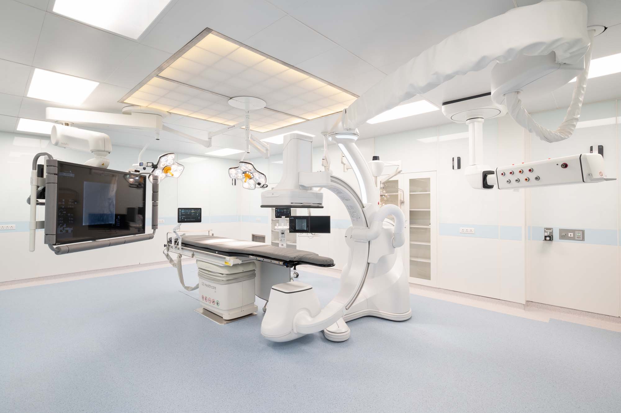 Modern vascular treatment room with integrated Allia IGS 7 imaging technology